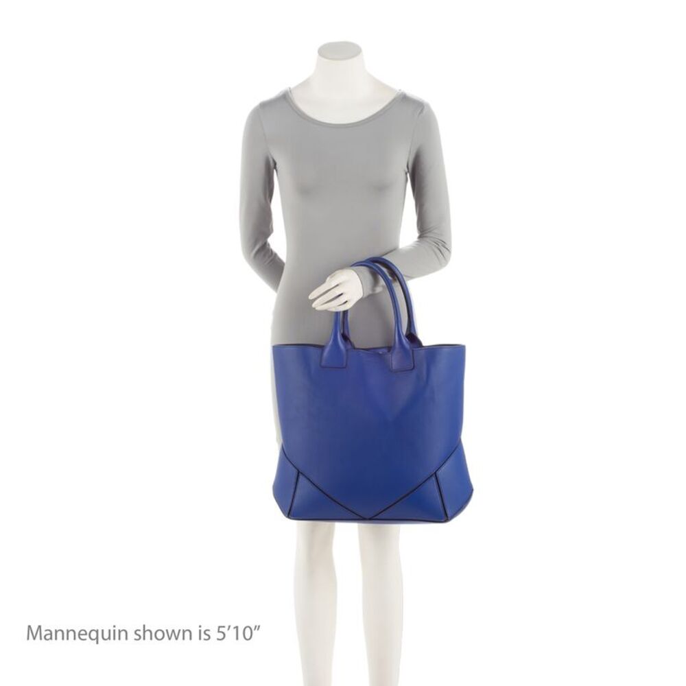 Givenchy Lambskin Easy Medium Tote - Picture 5 of 16
